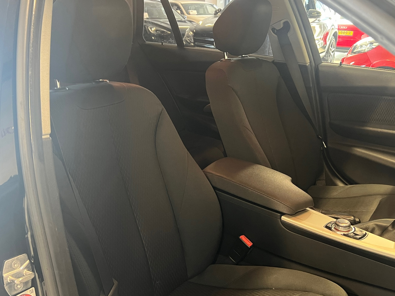 BMW 318 3-serie Touring 318i - Stoelverwarming - PDC - Nav — photo 7