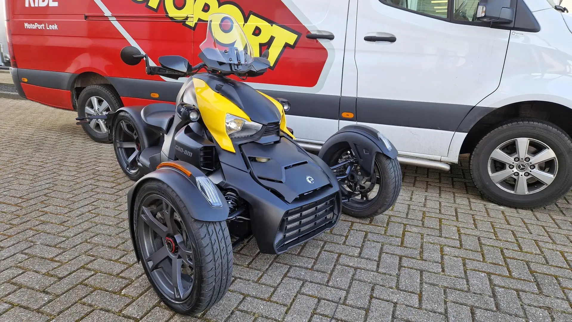 Can-Am Ryker 900 Galben - 2