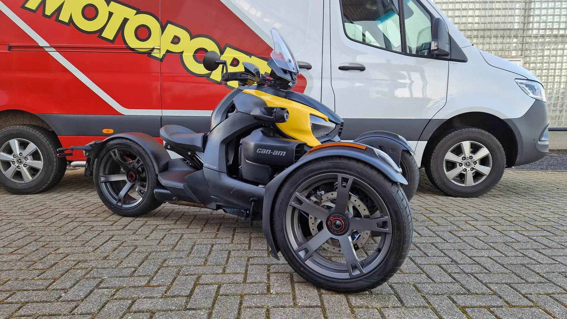 Can-Am Ryker 900 Galben - 1