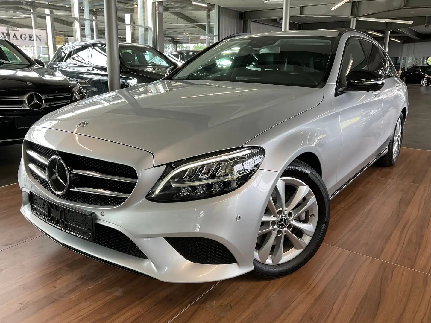 Mercedes-Benz C 300 C 300 T Avantgarde DISTRONIC/AHK/DAB/LED/360° Argent - 1