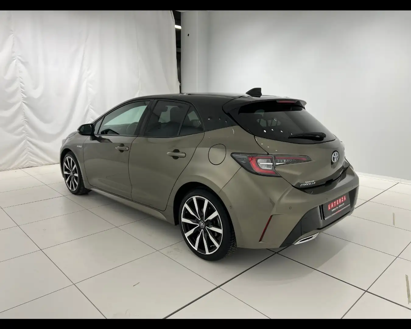 Toyota Corolla 2.0 Hybrid Style Bronzo - 2