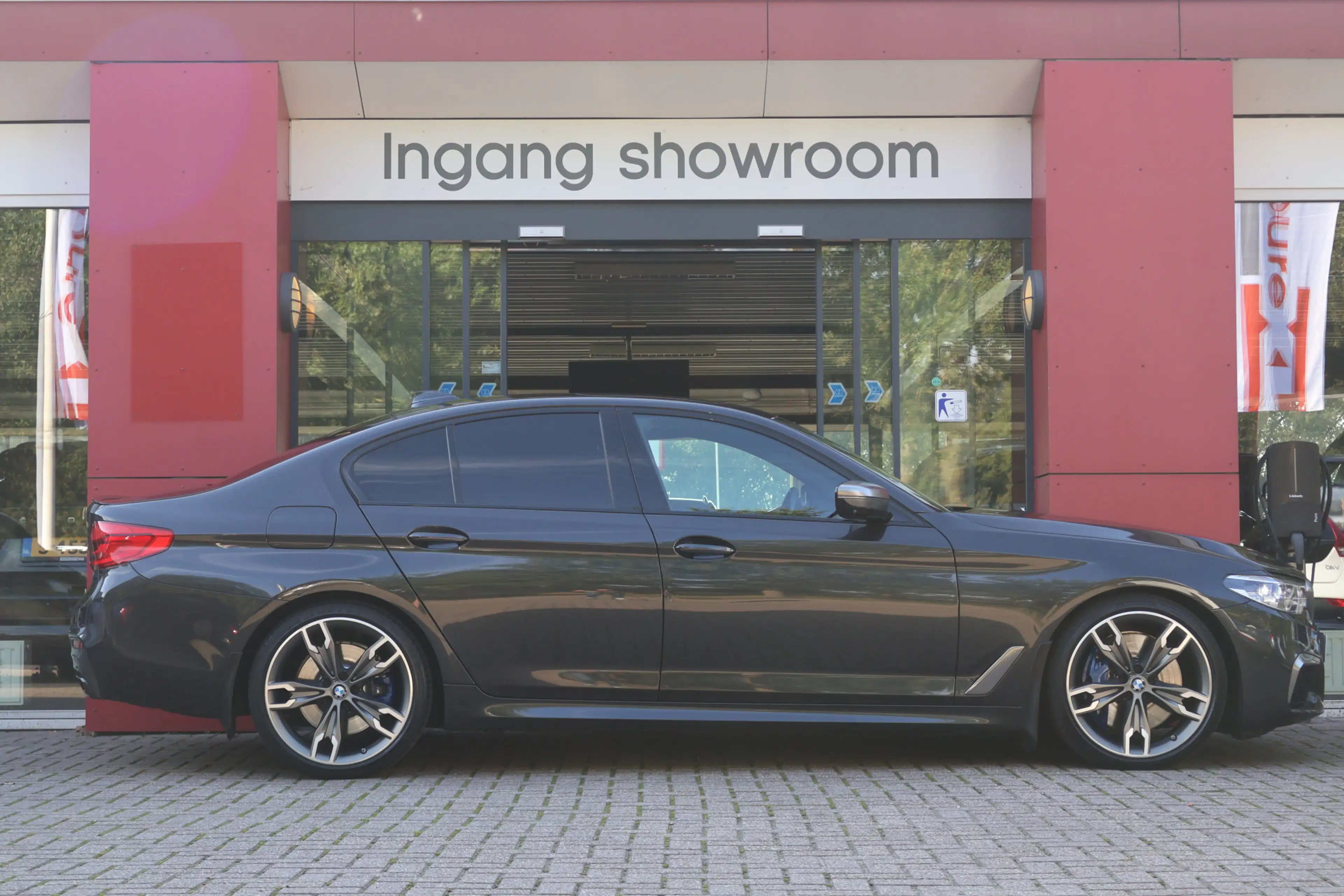 BMW M550 5-serie M550d xDrive High Executive | M-Sport | Pa — photo 3