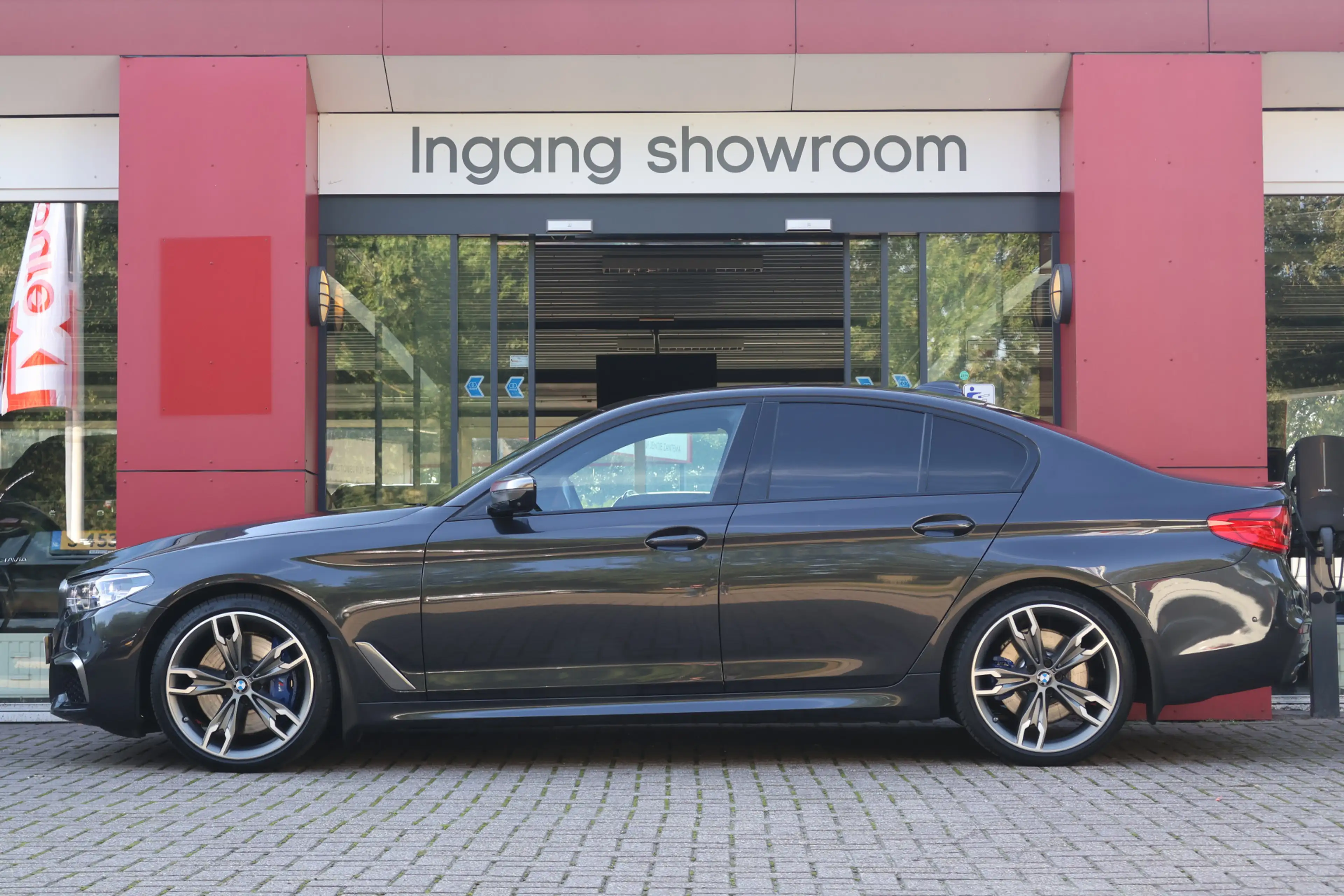 BMW M550 5-serie M550d xDrive High Executive | M-Sport | Pa — photo 2