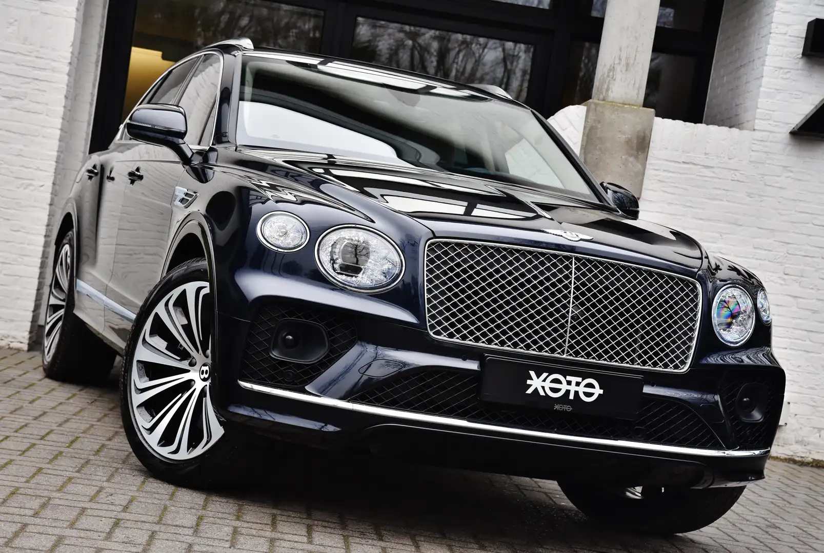 Bentley Bentayga V6 HYBRID *** NP: € 274.174 / FIRST EDITION *** Blauw - 2