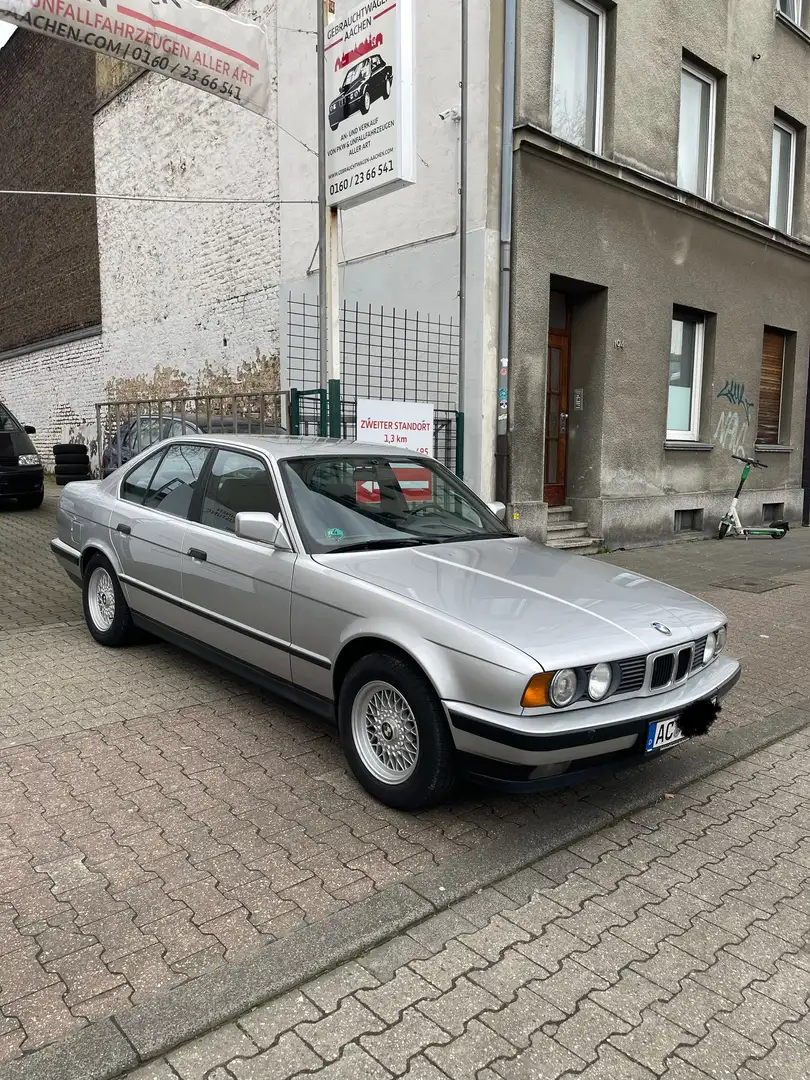 BMW 525 i 12V,e34,1989,Tüv neu,auf H angemeldet(Oldtime Срібний - 2