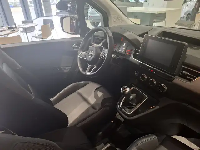 Nissan Townstar view 11