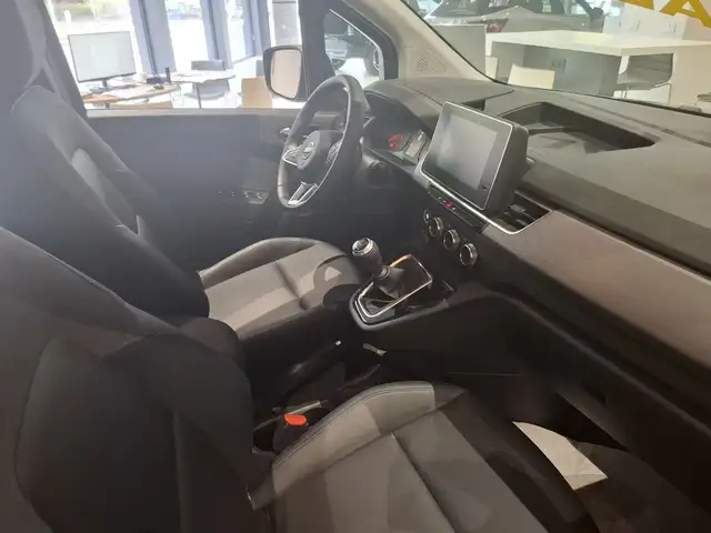 Nissan Townstar view 12