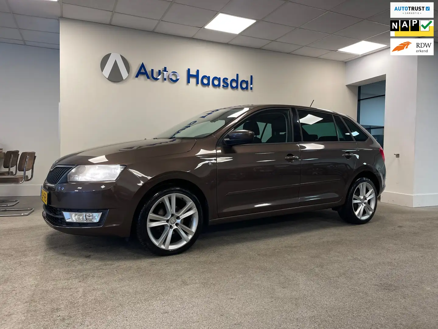Skoda Rapid/Spaceback 1.2 TSI Ambition|1e EIG|NAVI|BT|17"|CRUISE Bruin - 1
