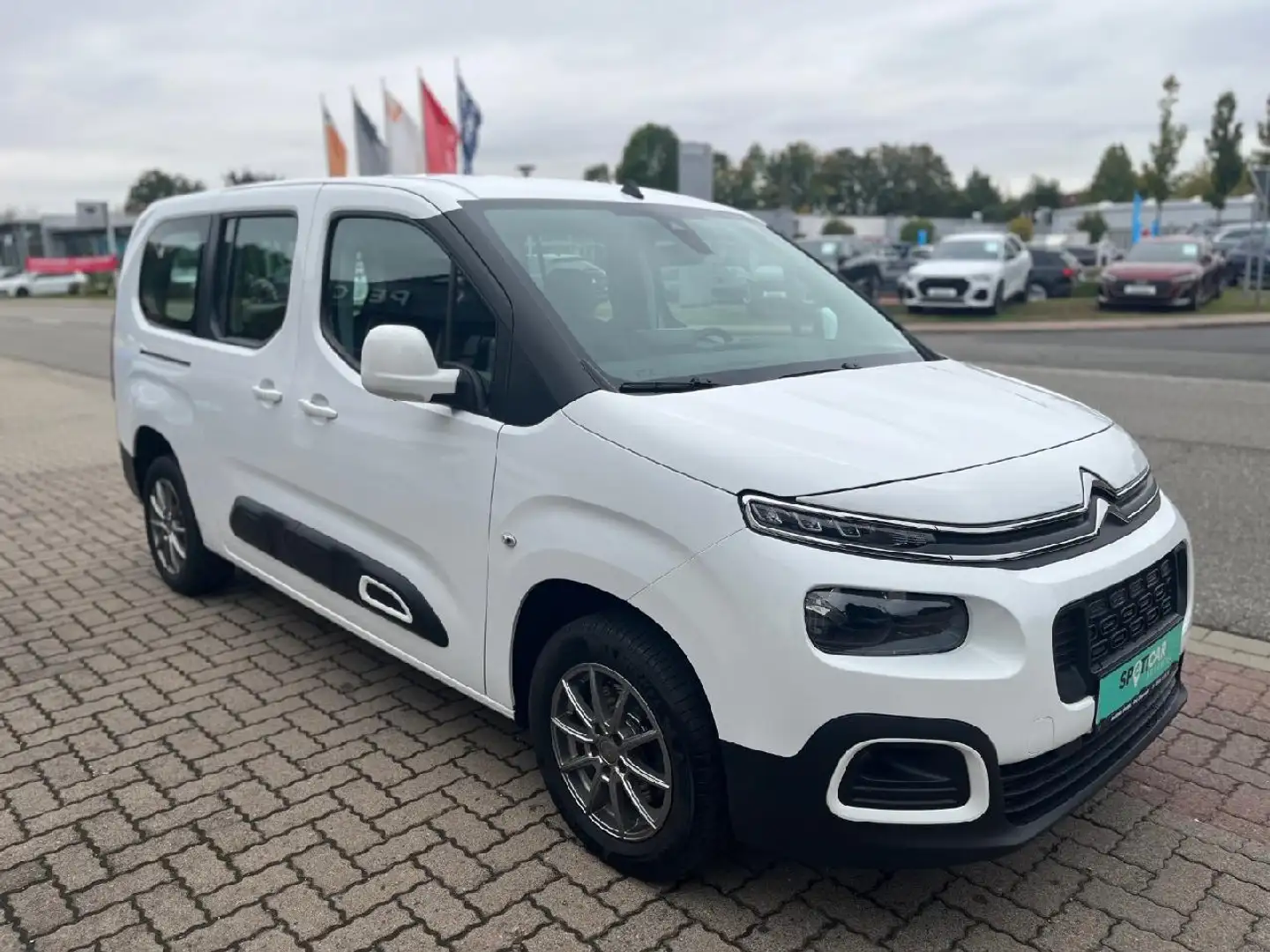 Citroen Berlingo Berlingo Feel XL HDI 130 + Navi + PDC + AHK Blanc - 2
