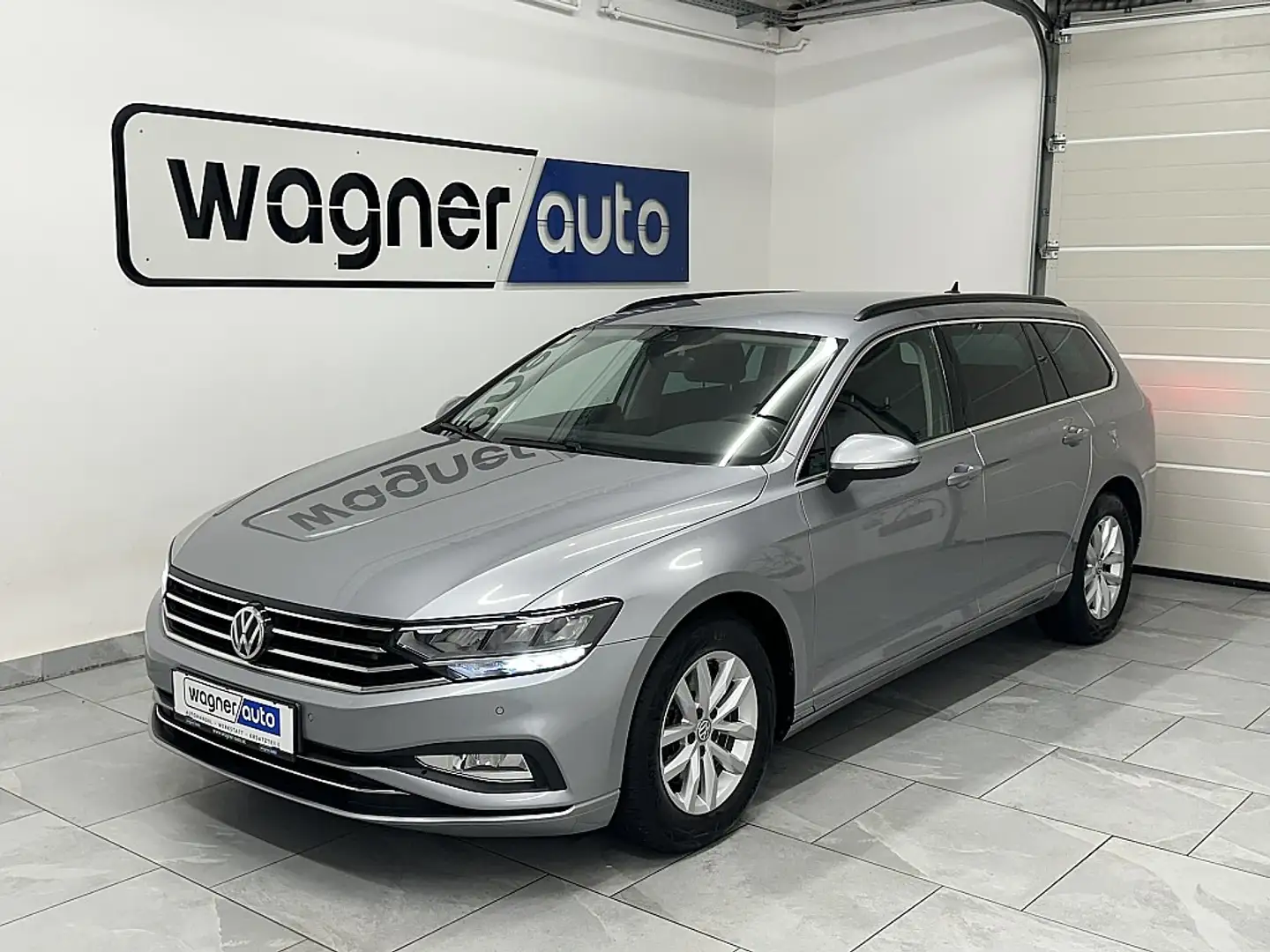 Volkswagen Passat Variant Business 2,0 SCR TDI DSG. LED/ACC/Navi/el.AHK Zilver - 2