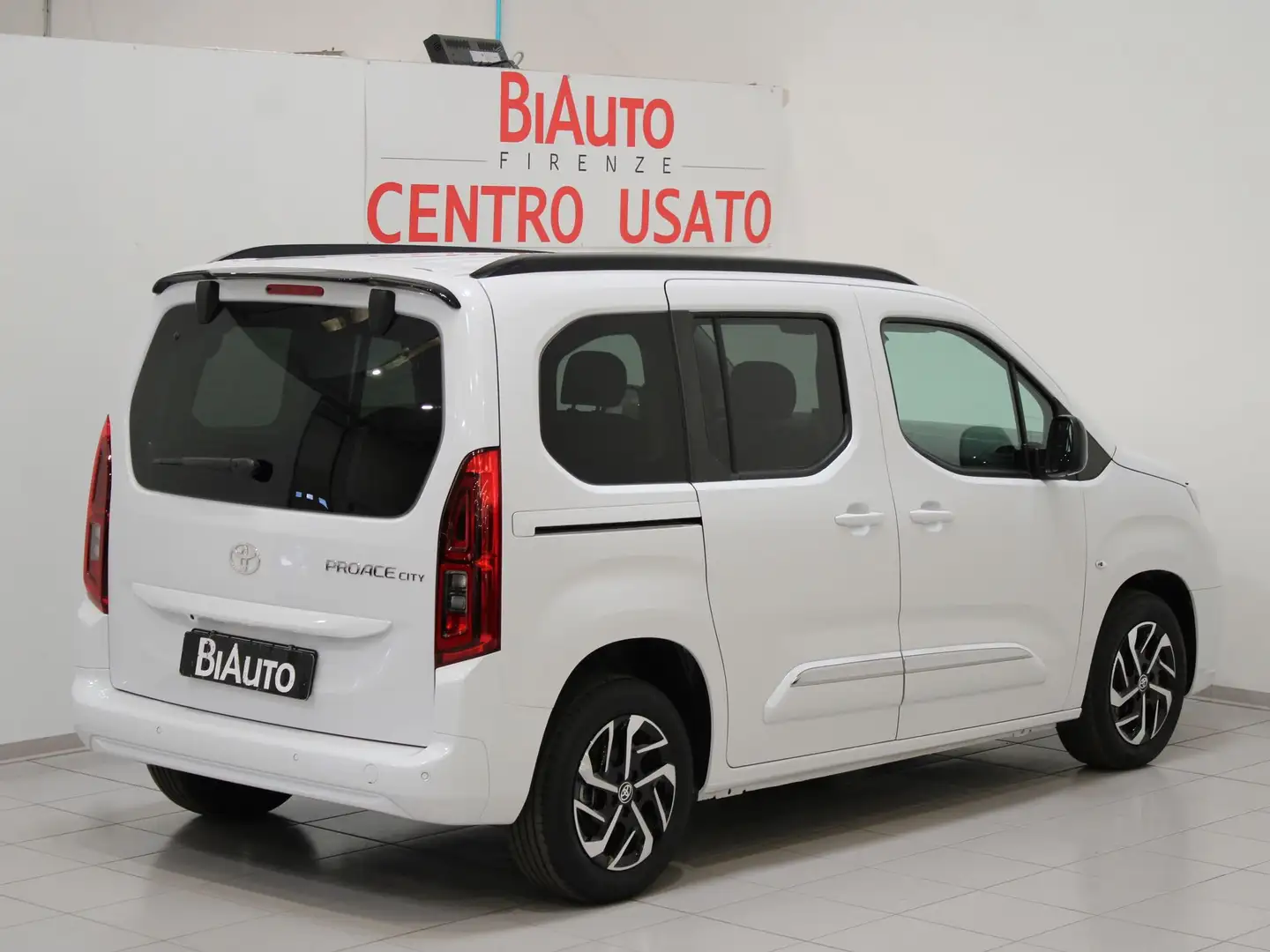 Toyota Proace City 1.5D 130 CV S&S Short Executive Bílá - 2