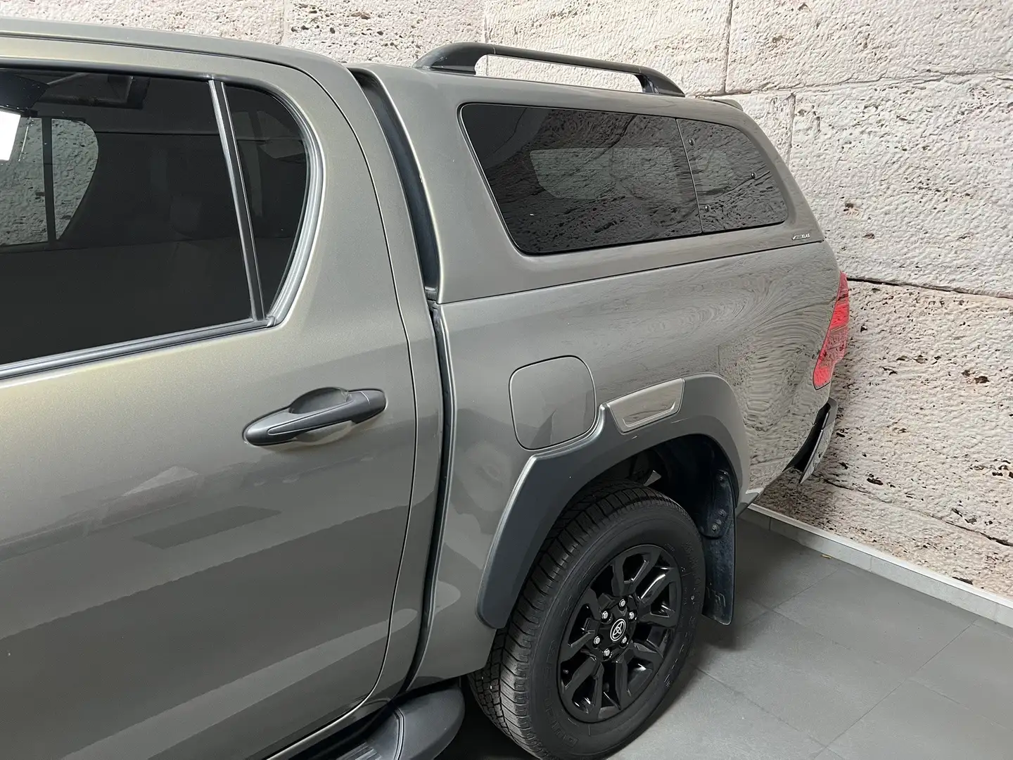 Toyota Hilux 2,8 D-4D DK Invincible 4WD Aut. "Vorsteuer" Braun - 2