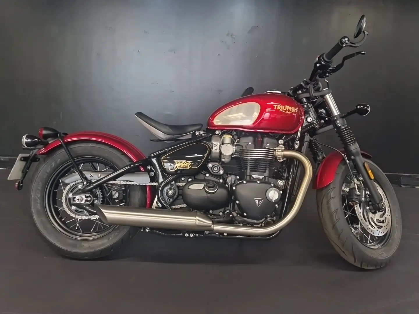 Triumph Bonneville Bobber Rouge - 1