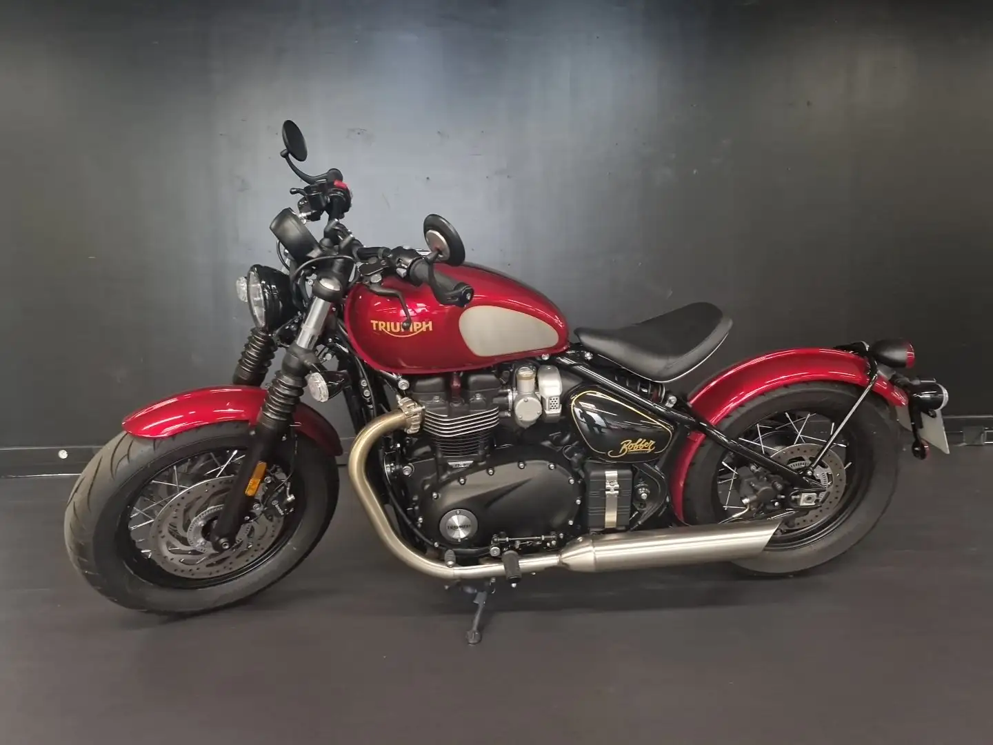 Triumph Bonneville Bobber Rouge - 2