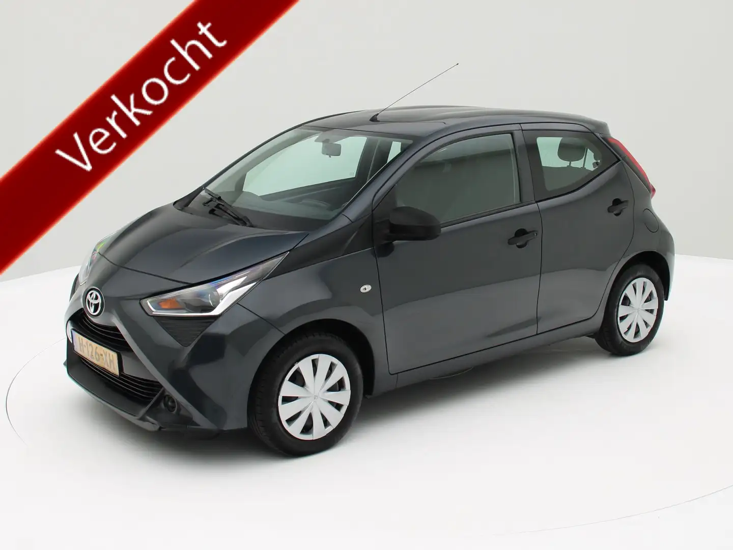 Toyota Aygo 1.0 VVT-i x-fun Grijs - 1