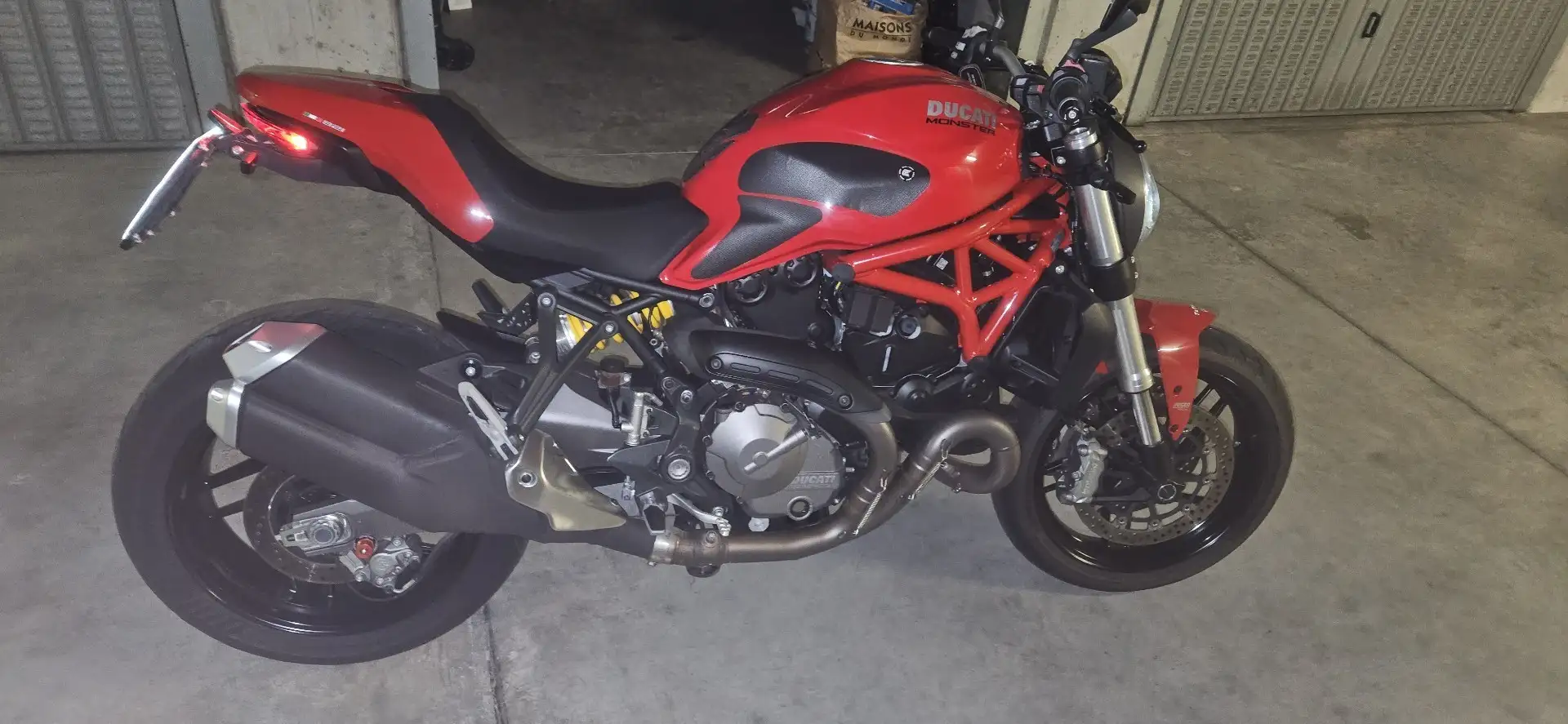 Ducati Monster 821 Roşu - 1