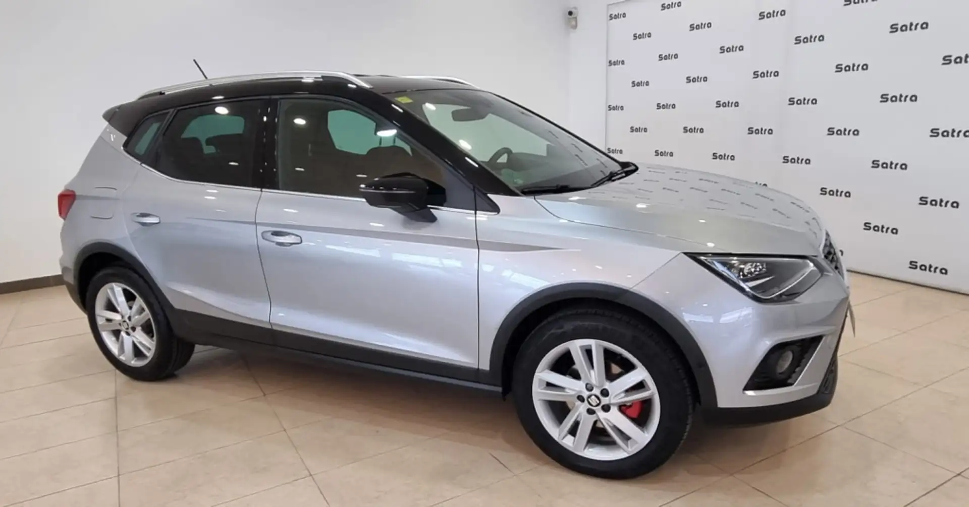 SEAT Arona 1.0 TSI Ecomotive S&S FR DSG7 115 Plateado - 1