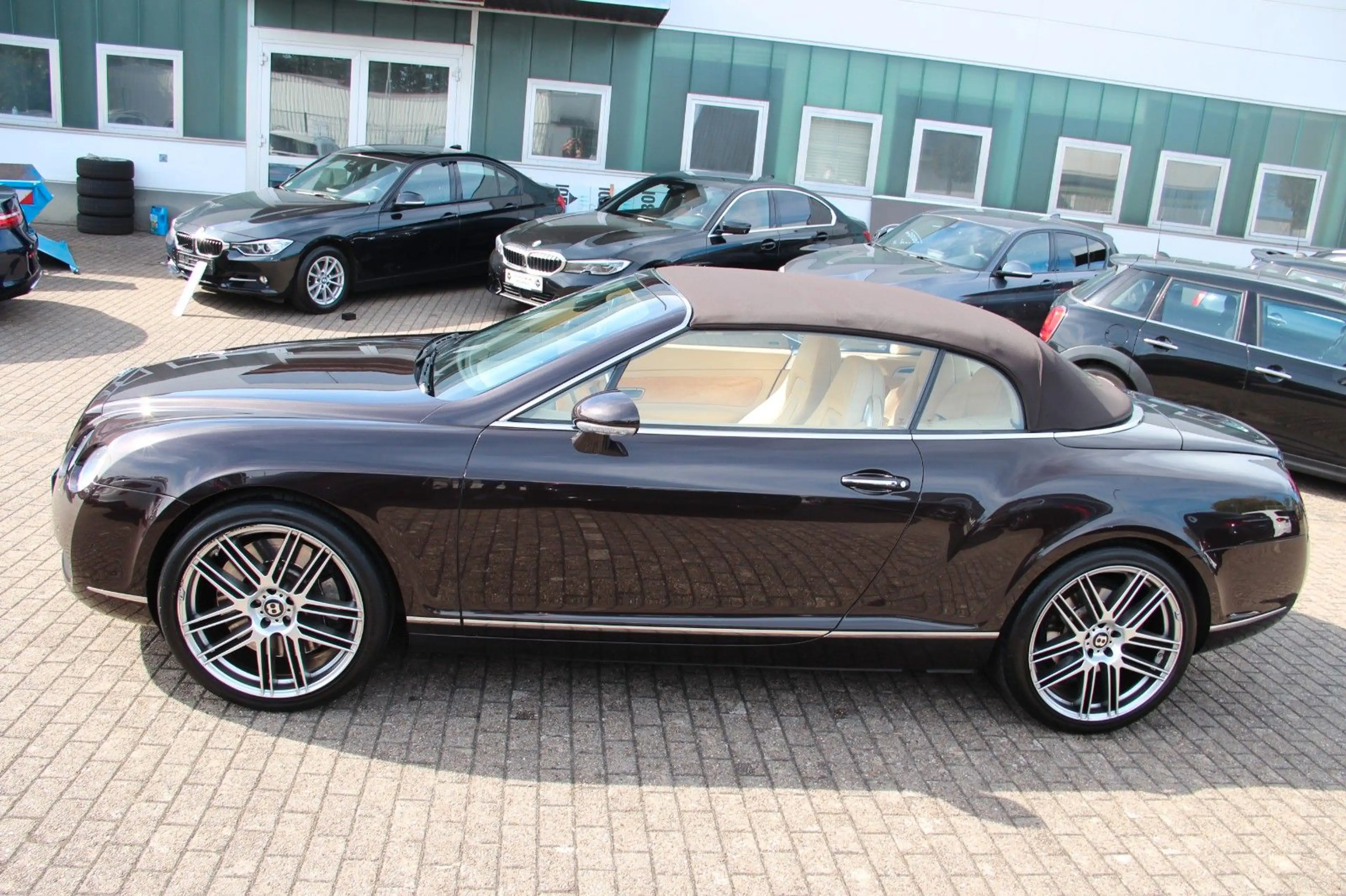 Bentley Continental GTC Mulliner 6.0 W12 Exclusive Paint — photo 3