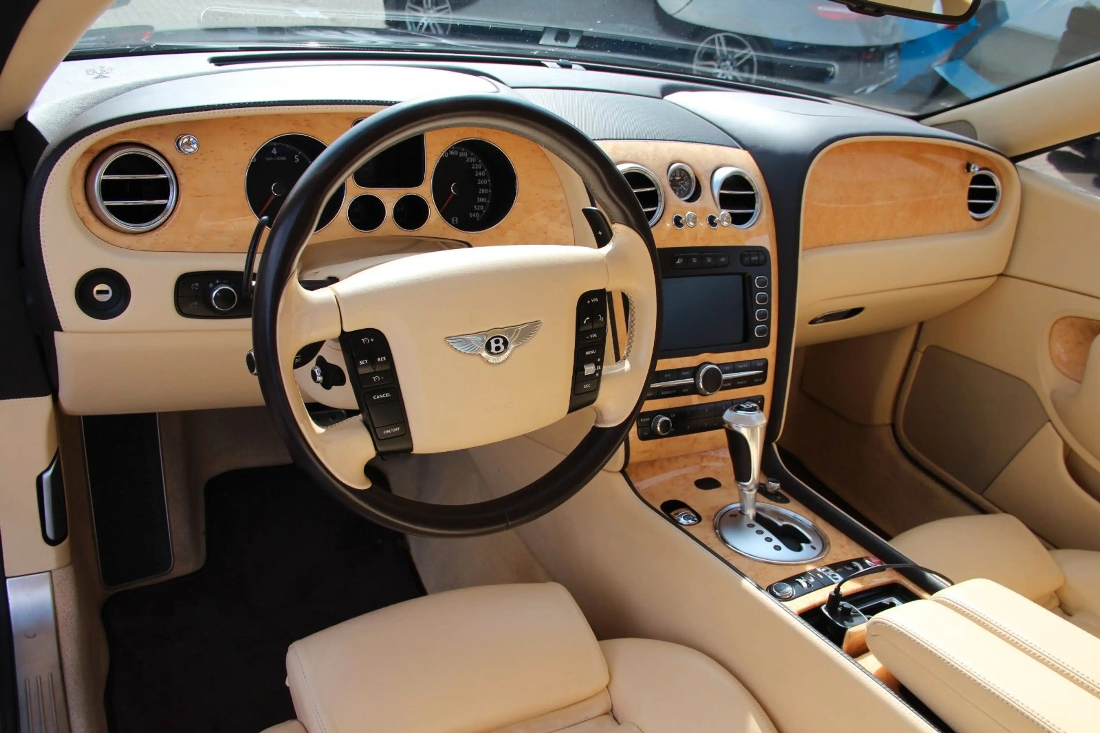 Bentley Continental GTC Mulliner 6.0 W12 Exclusive Paint — photo 13