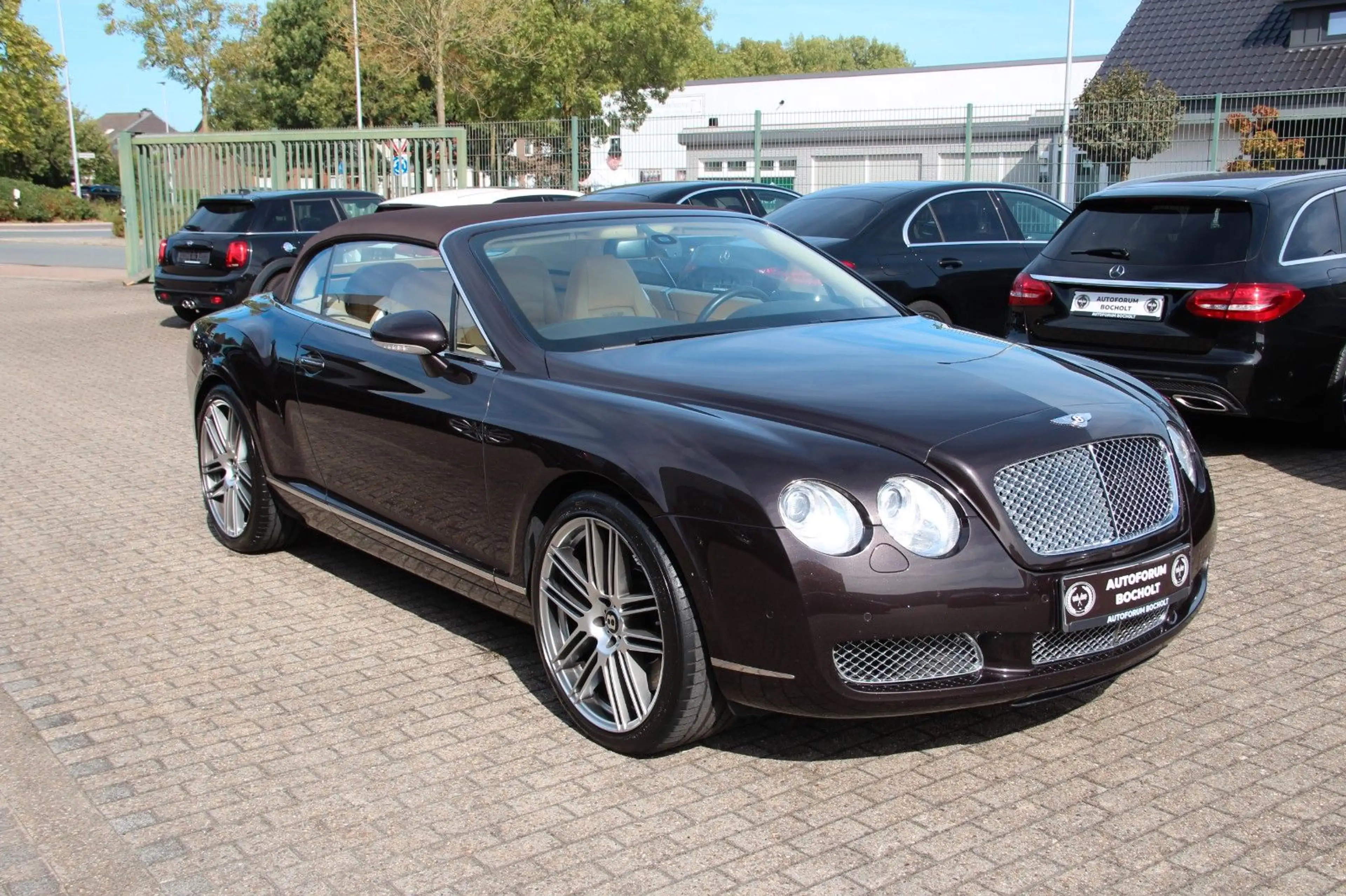 Bentley Continental GTC Mulliner 6.0 W12 Exclusive Paint — photo 8