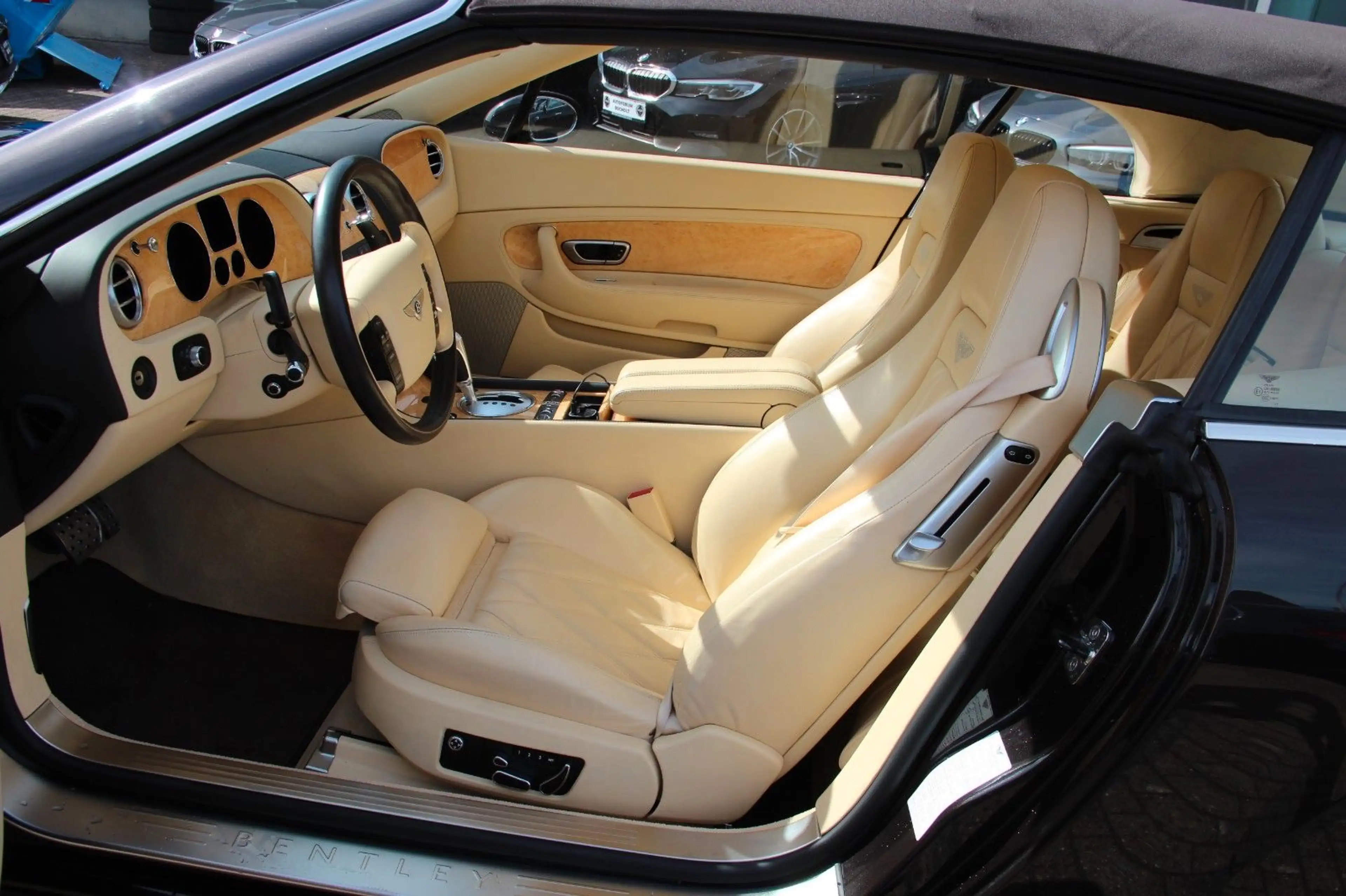 Bentley Continental GTC Mulliner 6.0 W12 Exclusive Paint — photo 14