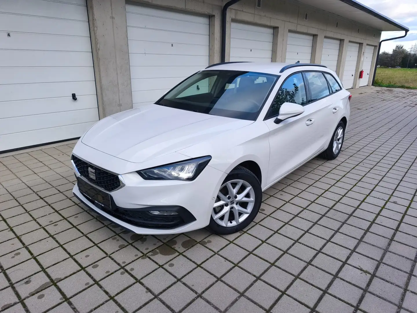 SEAT Leon Leon SP 2,0 TDI Style *Ö-Paket*Beschädigt * Weiß - 1