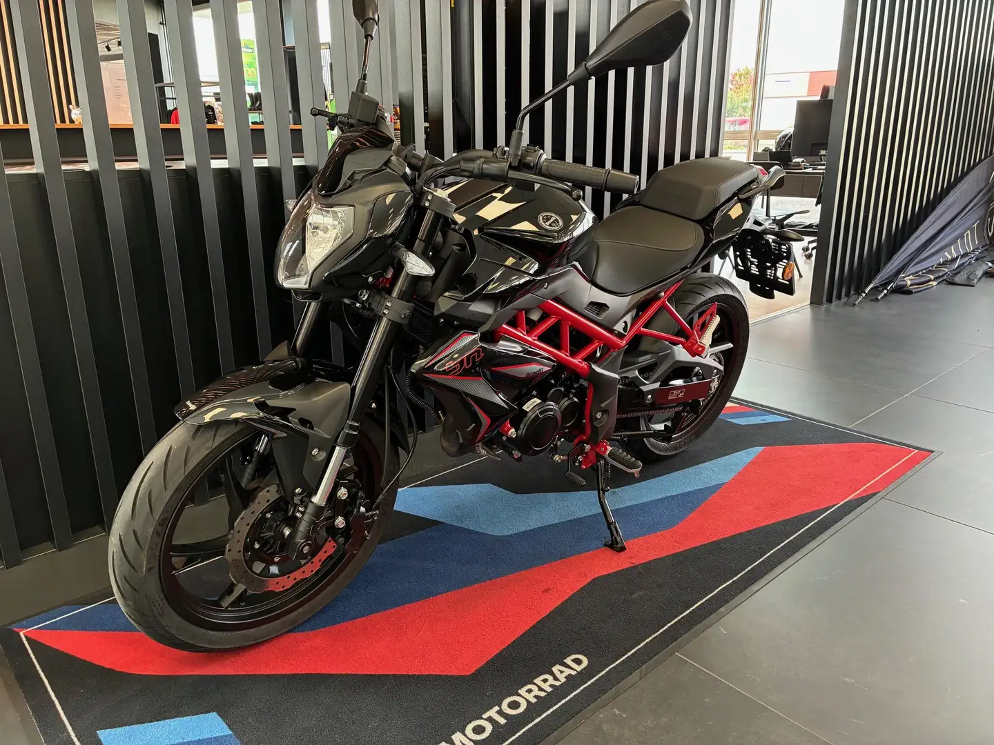 Benelli BN 125 BN125S Noir - 1