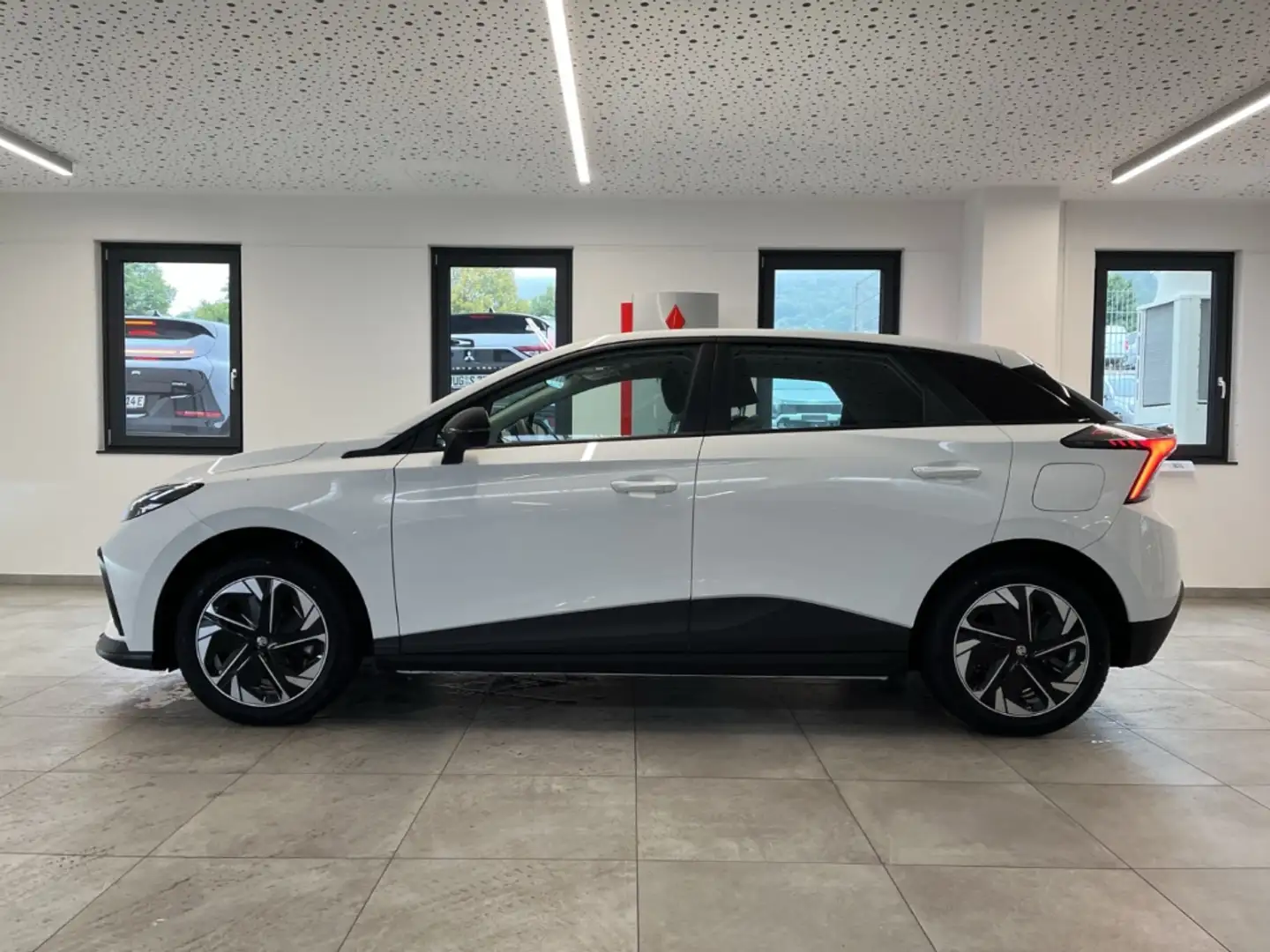 MG MG4 49 kWh Standard LED PDC Kamera Navi ACC Tempomat Bianco - 2