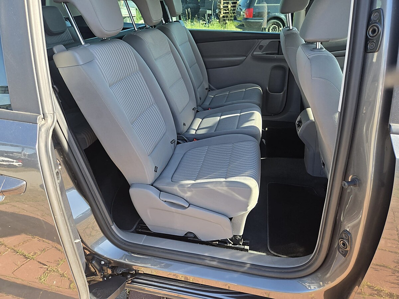 SEAT Alhambra Family 2,0 TDI CR DPF — photo 12