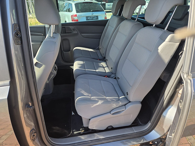SEAT Alhambra Family 2,0 TDI CR DPF — photo 9