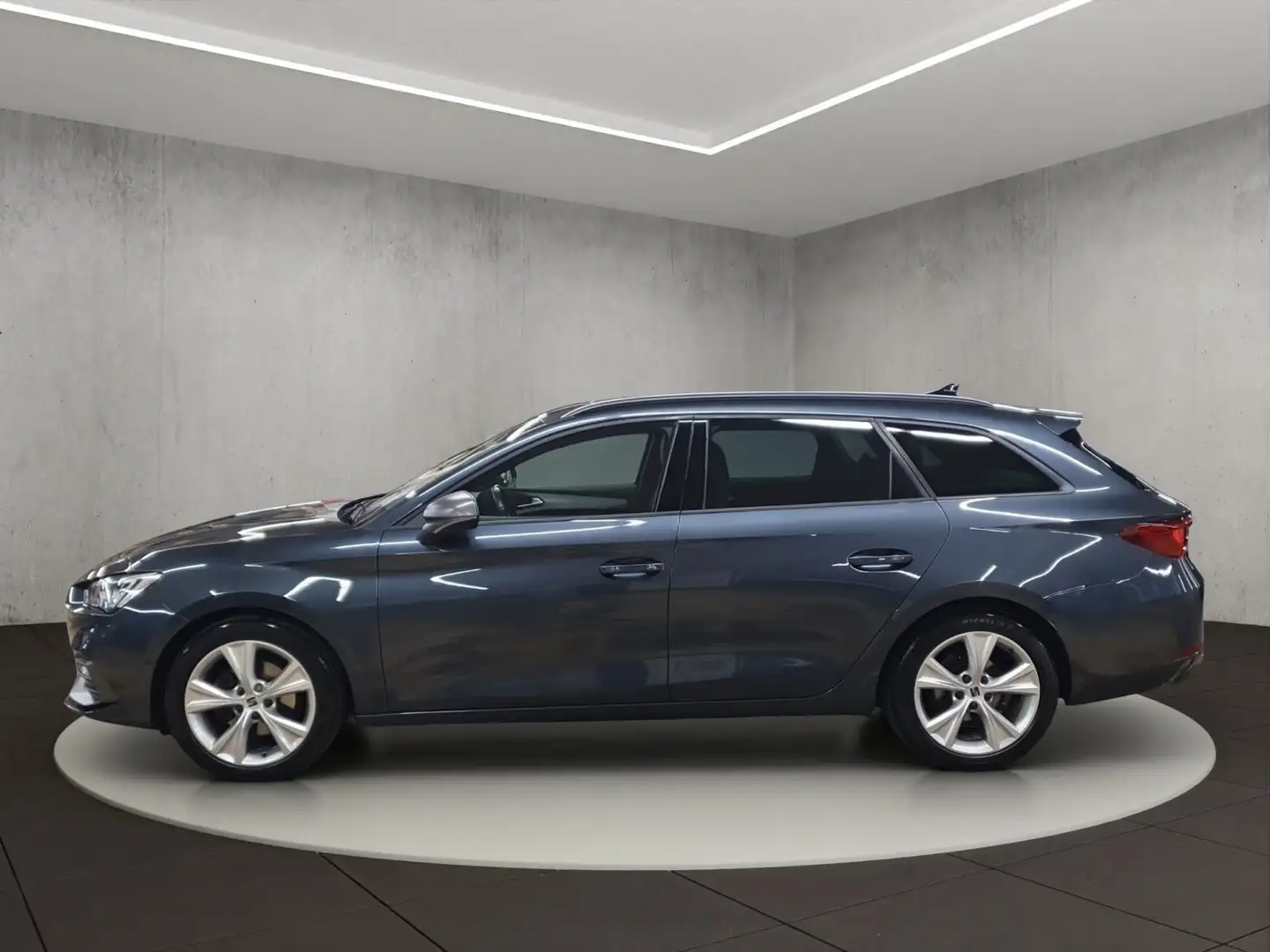 SEAT Leon Sportstourer FR Grau - 2