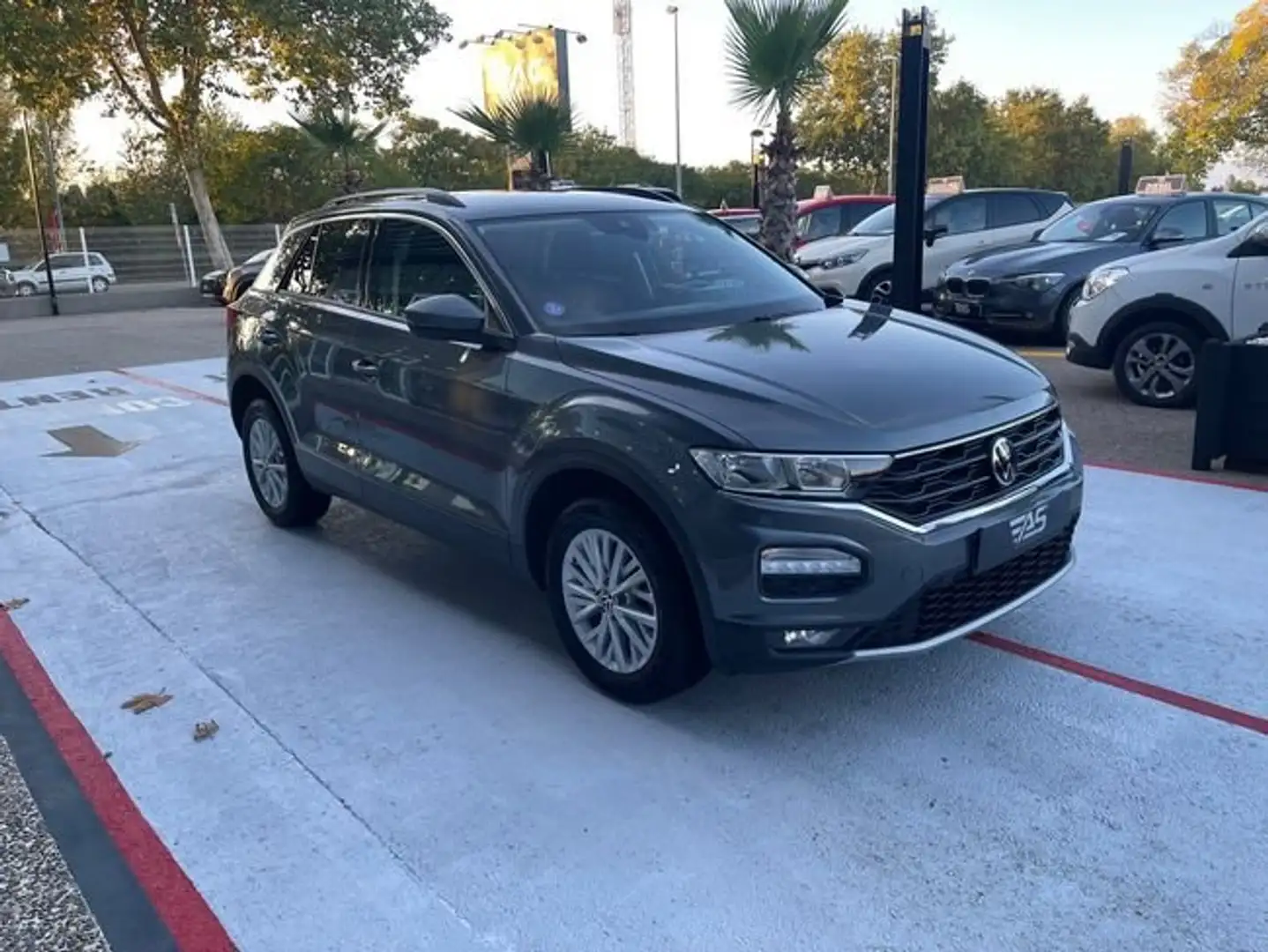 Volkswagen T-Roc Advance 1.0 TSI 81kW (110CV) Gris - 2