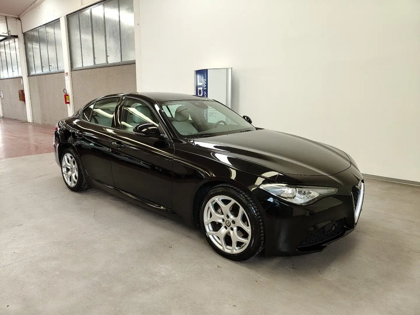 Alfa Romeo Giulia 2.0 Turbo 200 CV AT8 Executive Pelle Navi Xeno 18” Nero - 2