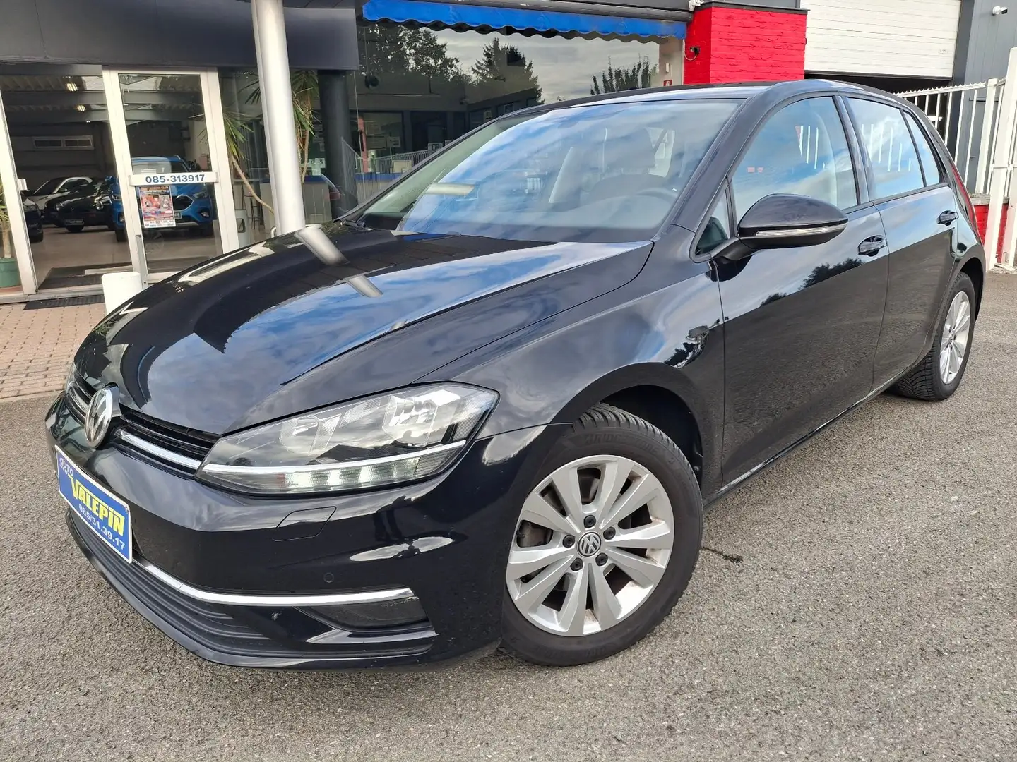 Volkswagen Golf Golf 1.6TDi Comfortline GPS/BT/AB/APS x2/SIEGES CH Noir - 1