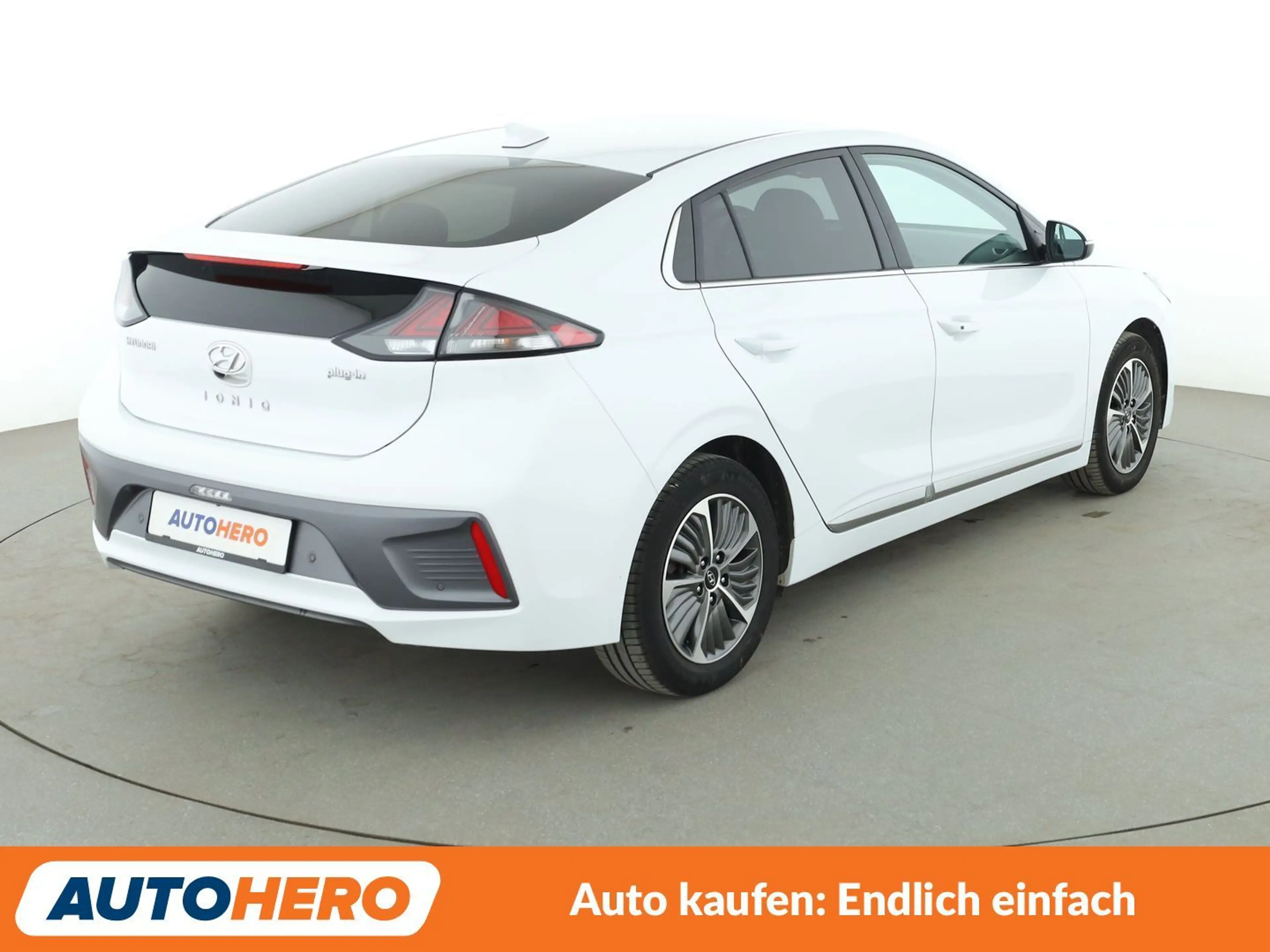 Hyundai IONIQ 1.6 Plug-in Hybrid Style Aut.*NAVI*LED*ACC*CAM*PDC — photo 6