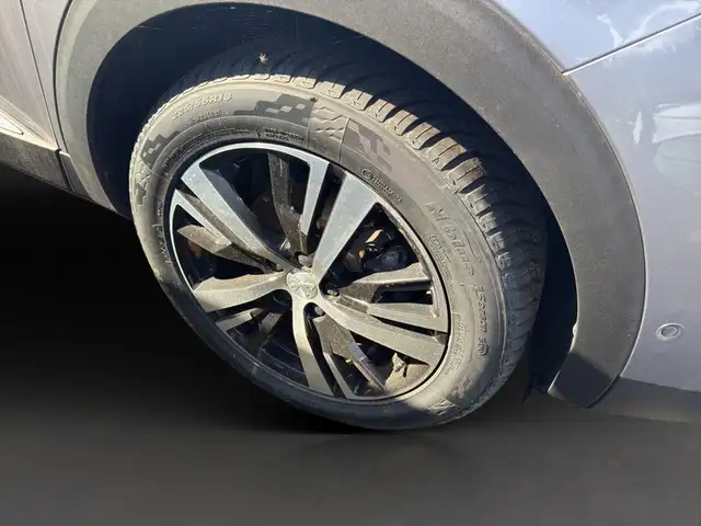 Peugeot 3008 view 5