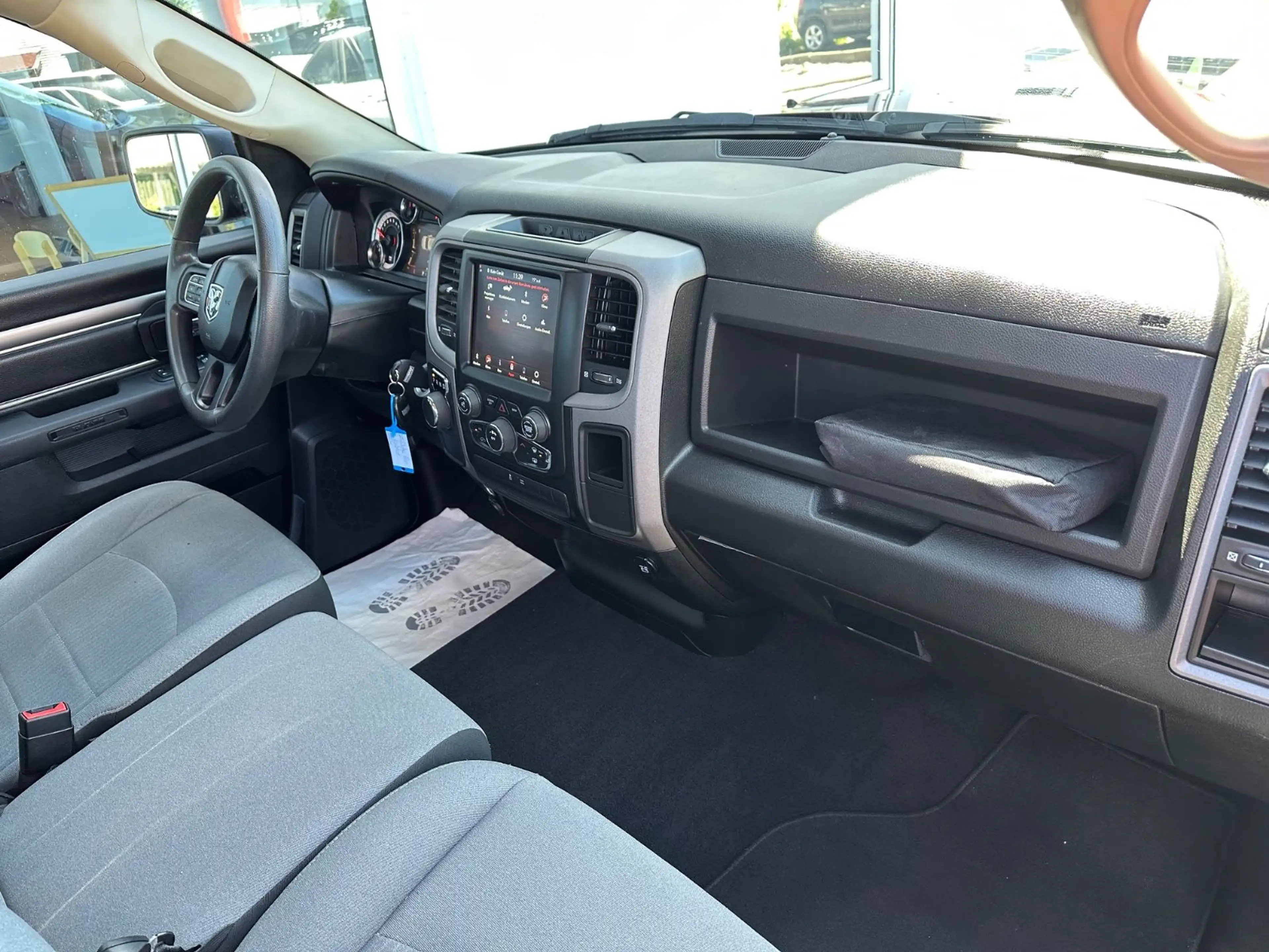 Dodge RAM 1500 DS Reg.Cab Tradesman 5.7L — photo 13