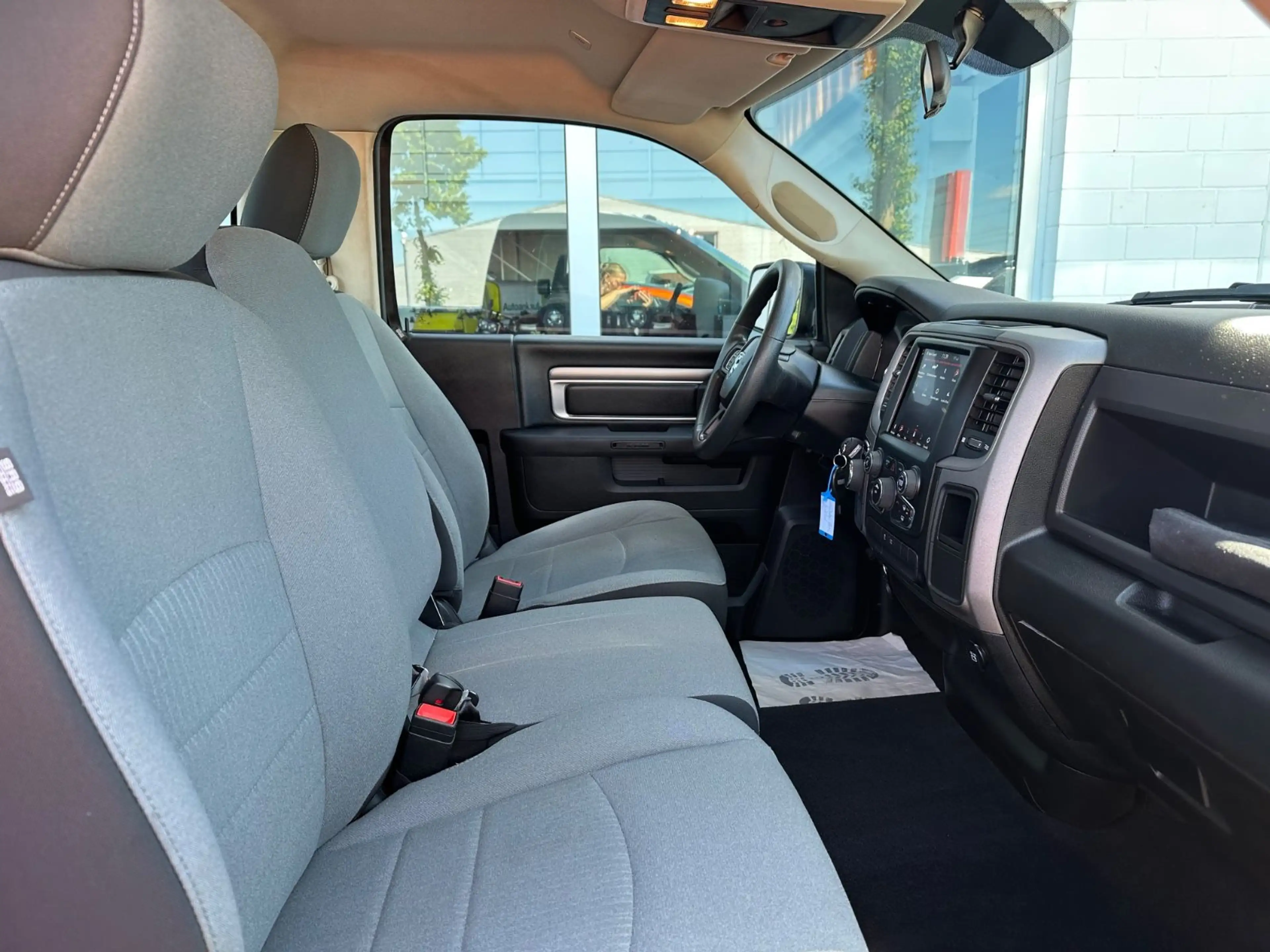 Dodge RAM 1500 DS Reg.Cab Tradesman 5.7L — photo 14