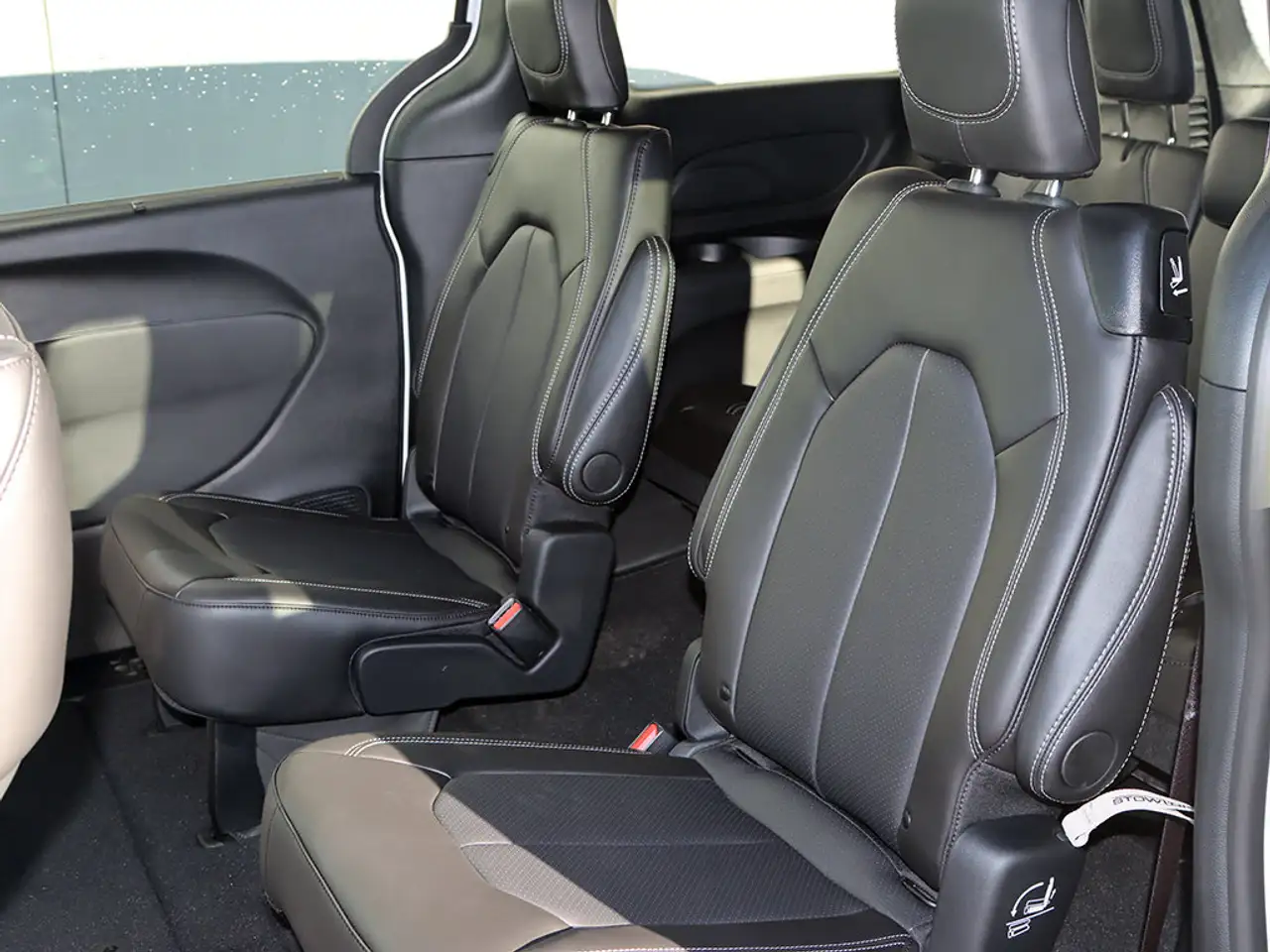 Chrysler Pacifica снимка Chrysler Pacifica