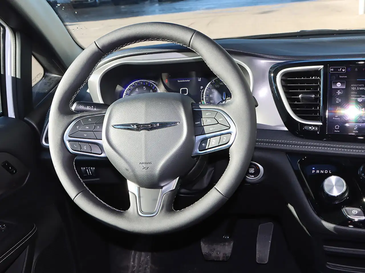 Chrysler Pacifica снимка Chrysler Pacifica