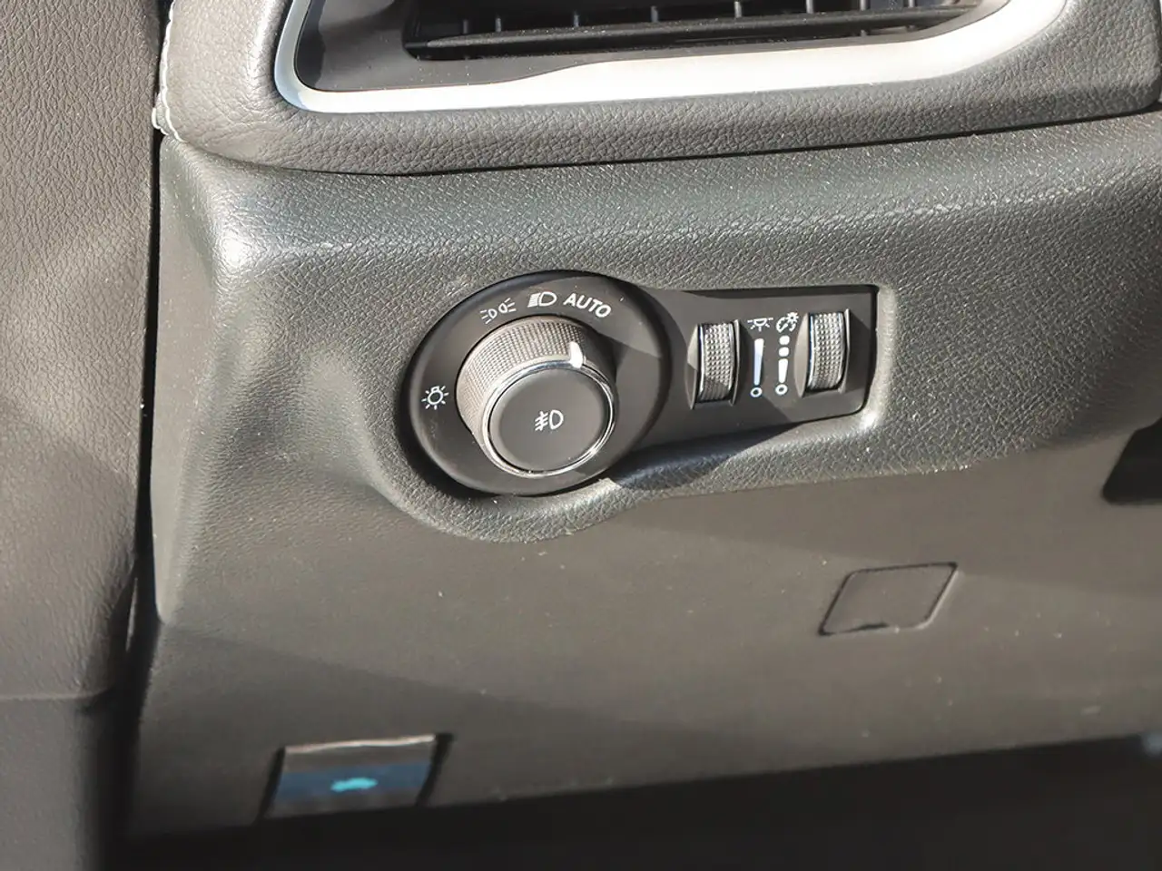 Chrysler Pacifica снимка Chrysler Pacifica