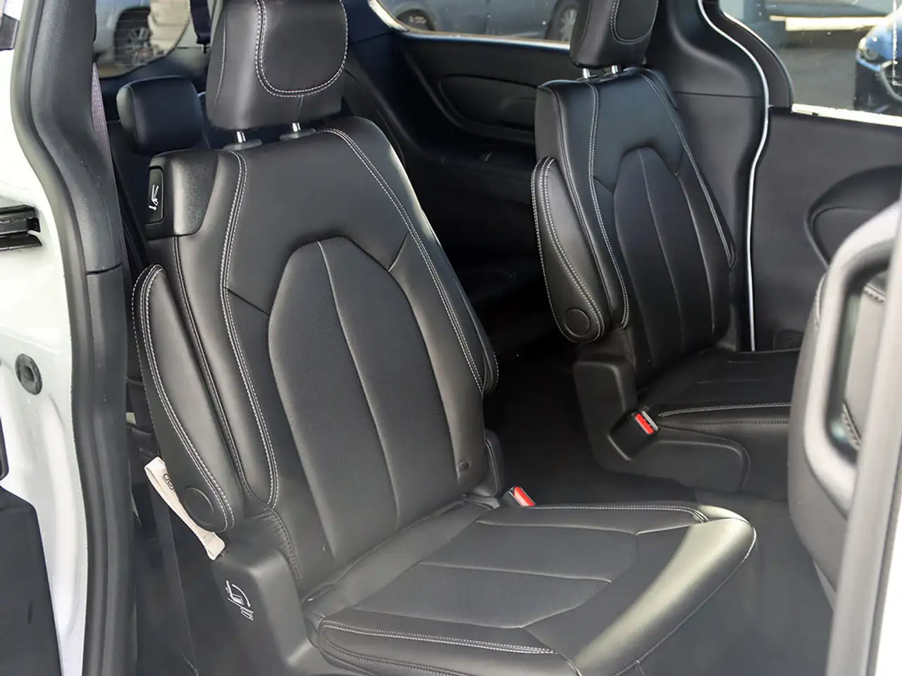 Chrysler Pacifica снимка Chrysler Pacifica