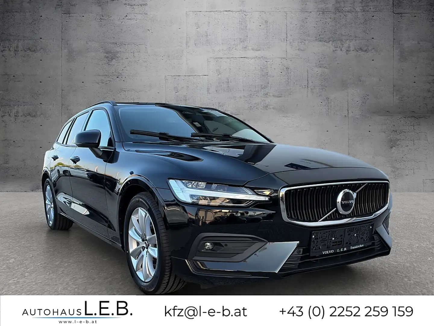 Volvo V60 V 60 B4 (Benzin) Core Mild-Hybrid (EURO 6e) Schwarz - 2