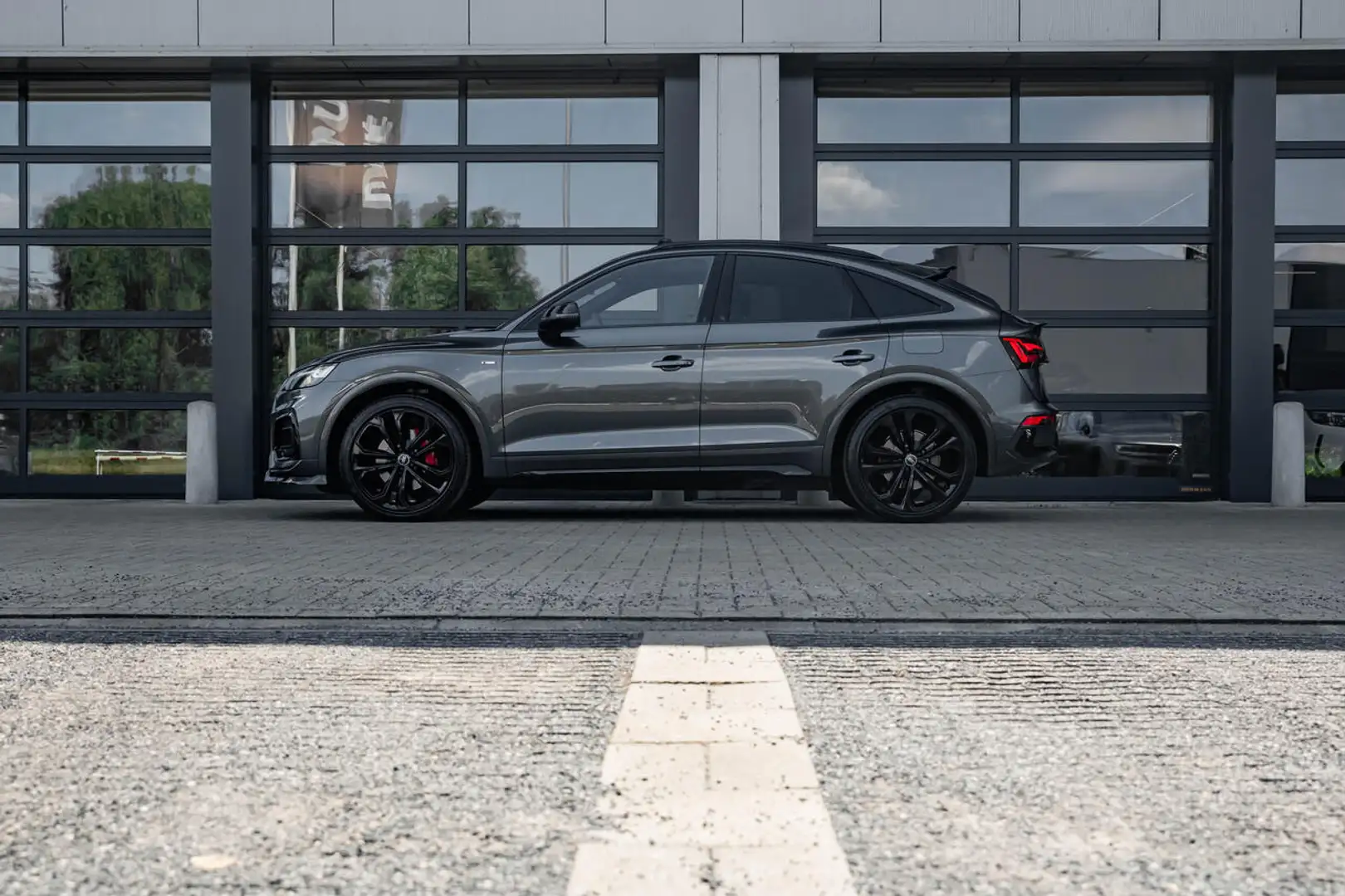 Audi Q5 55 TFSIe - SB - Pano - Air susp. - Trekh. - Shadow Grigio - 2