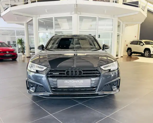 Audi A4 Avant view 2