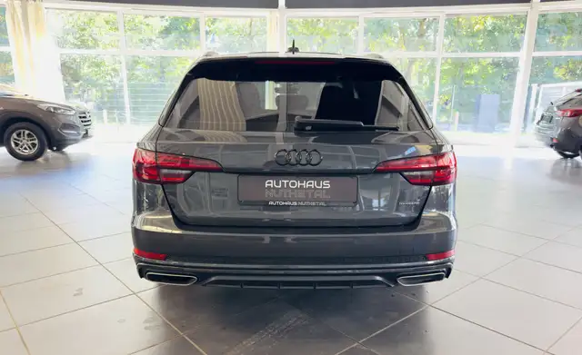 Audi A4 Avant view 5
