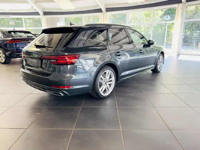 Audi A4 Avant view 6