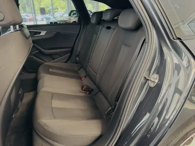 Audi A4 Avant view 15