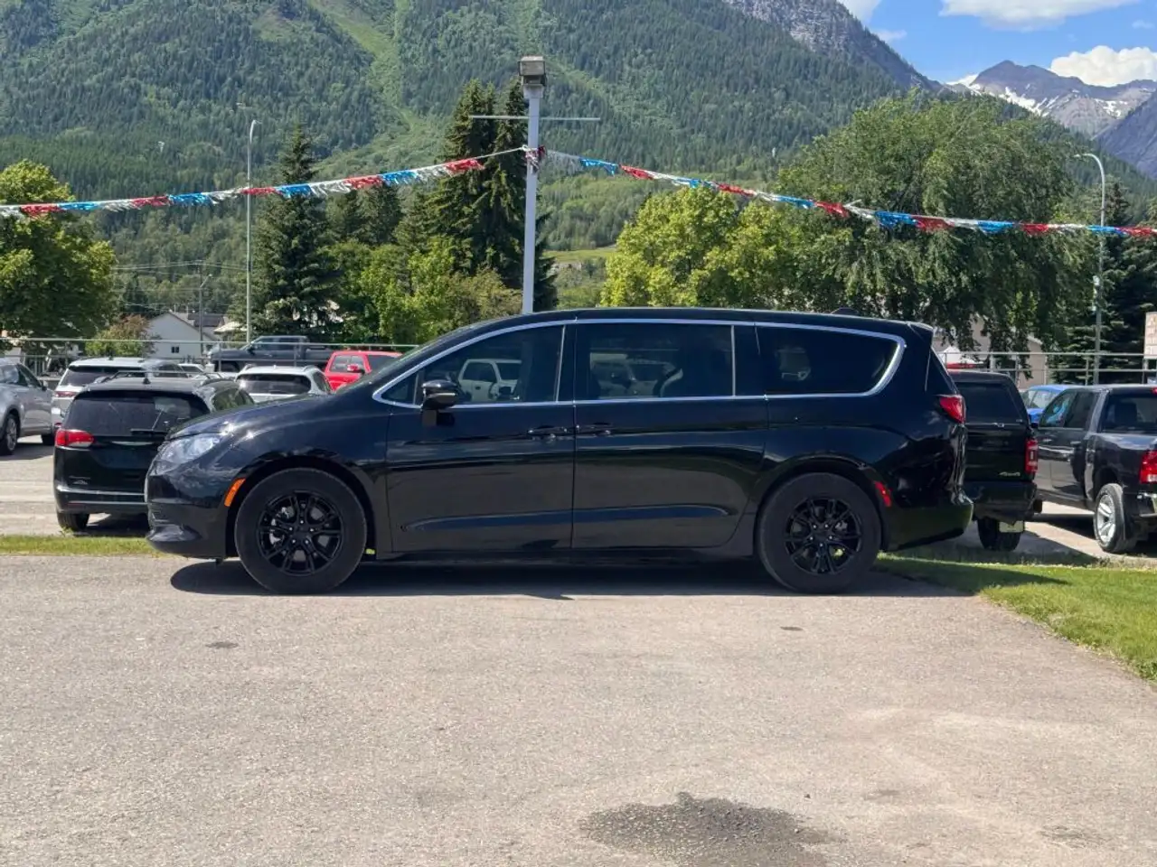 Chrysler Grand Caravan photo Chrysler Grand Caravan