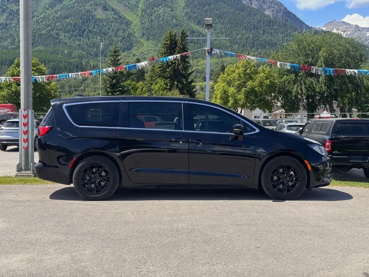 Chrysler Grand Caravan photo Chrysler Grand Caravan